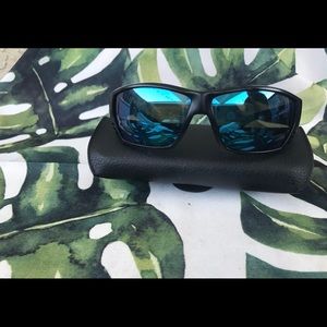 Polarized unisex authentic Costa Del Mar’s